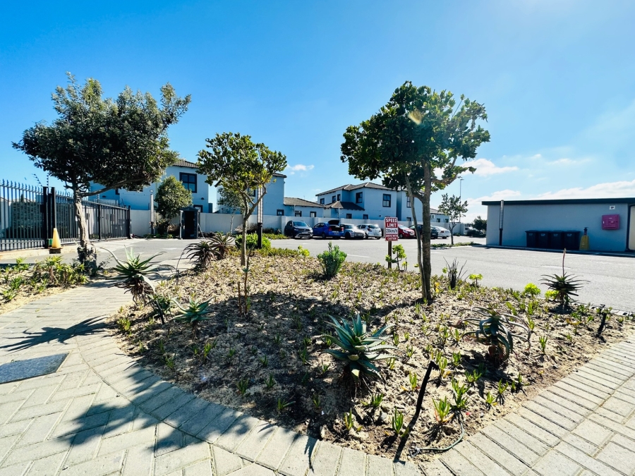 2 Bedroom Property for Sale in Parklands North Western Cape